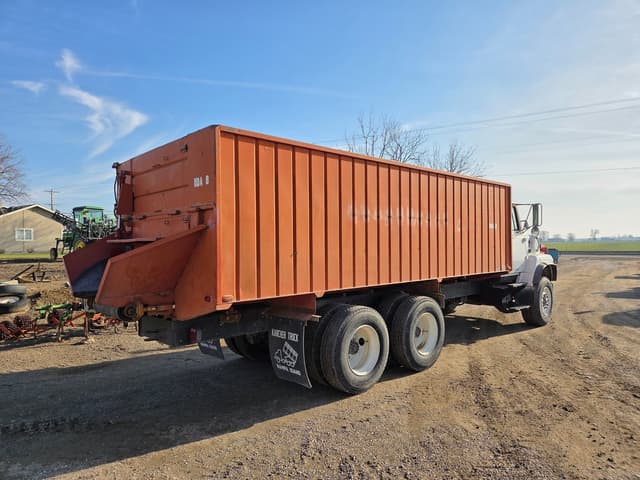 Image of Ford F-8000 equipment image 3