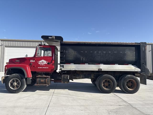 Image of Ford L8000 equipment image 1