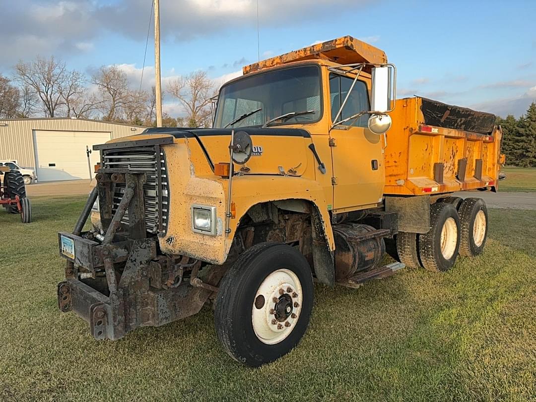 Image of Ford F-8000 Primary image