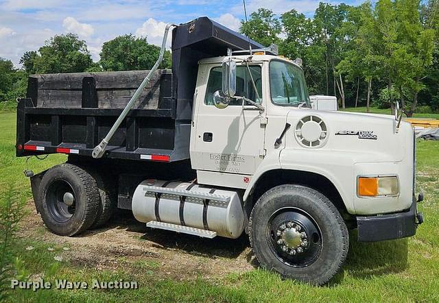 Image of Ford L9000 equipment image 3