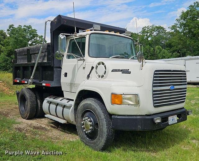 Image of Ford L9000 equipment image 2