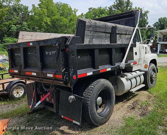 Image of Ford L9000 equipment image 4