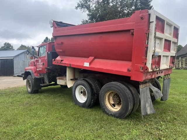 Image of Ford L9000 equipment image 2