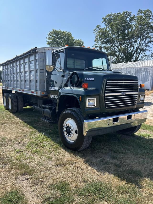 Image of Ford L9000 equipment image 2