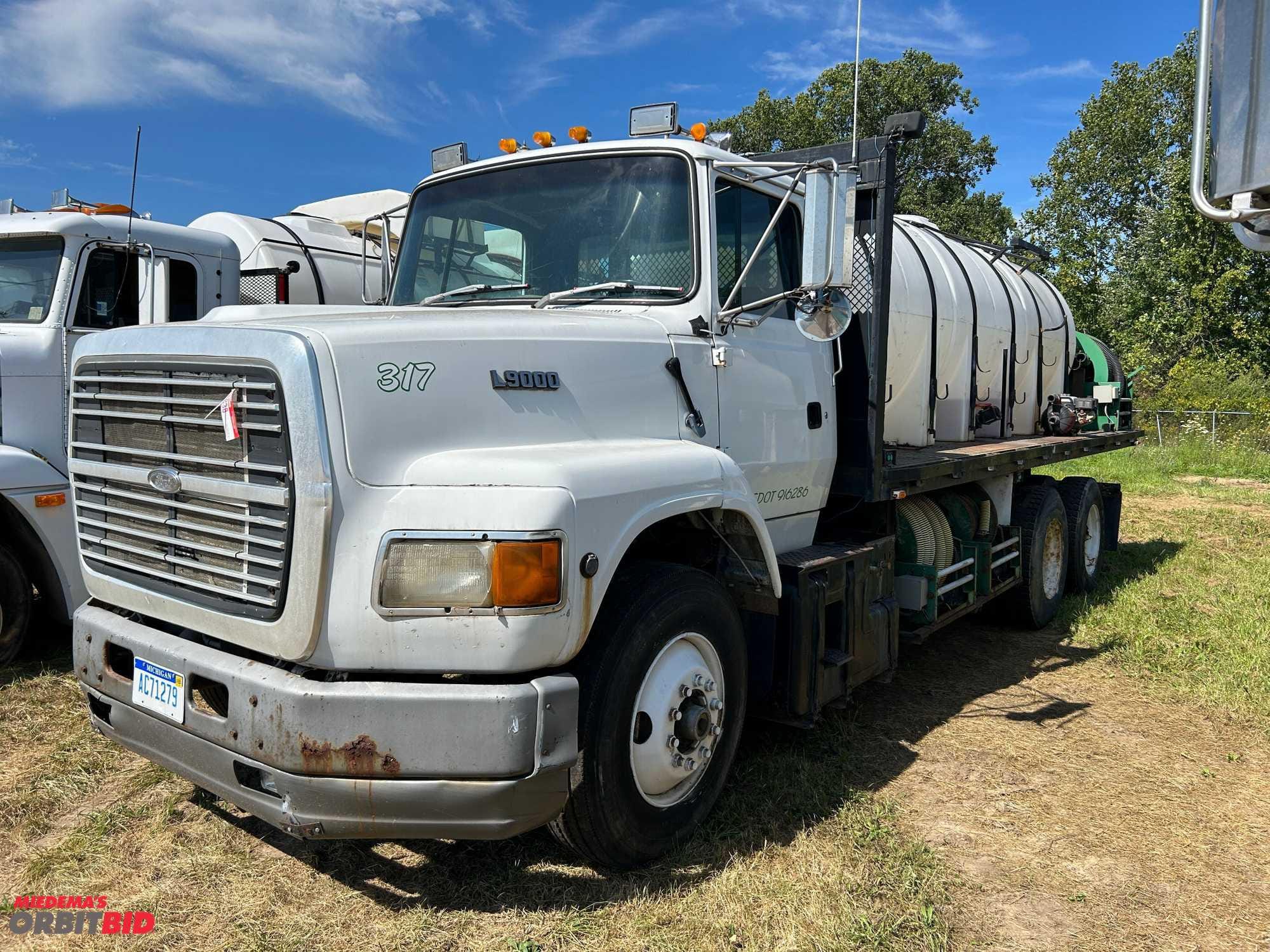 Main image Ford L9000