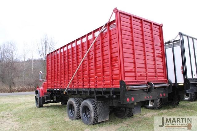 Image of Ford L9000 equipment image 3