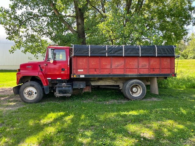 Image of Ford L9000 equipment image 2