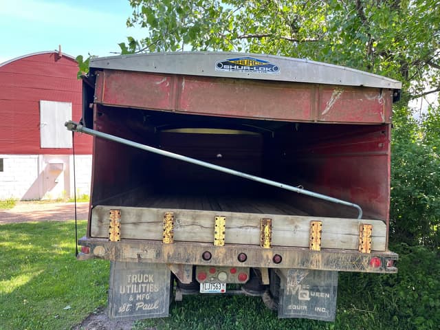 Image of Ford L9000 equipment image 4
