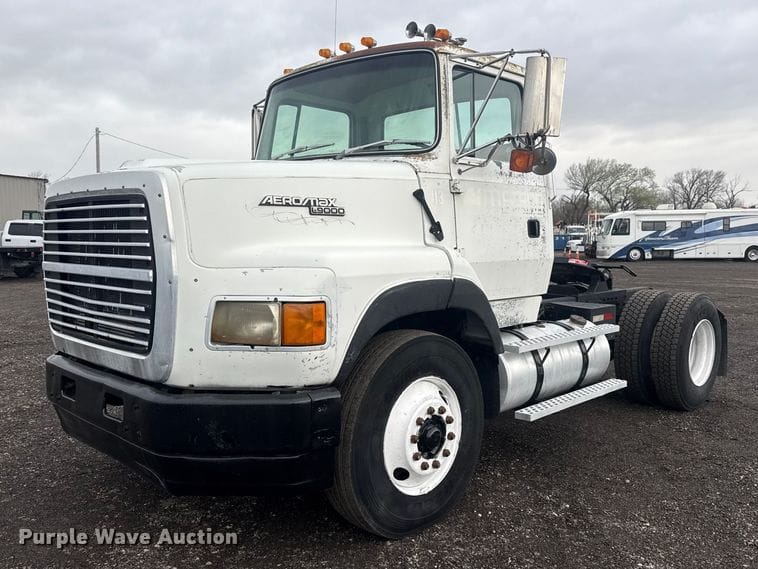 1993 Ford LA9000 Equipment Image0
