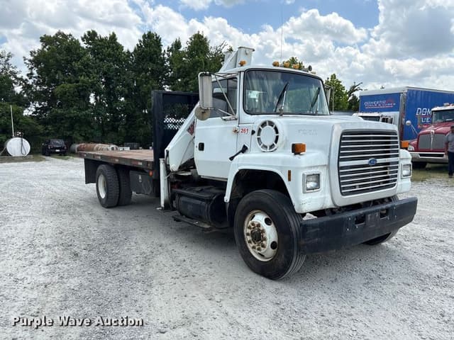 Image of Ford LN8000 equipment image 2
