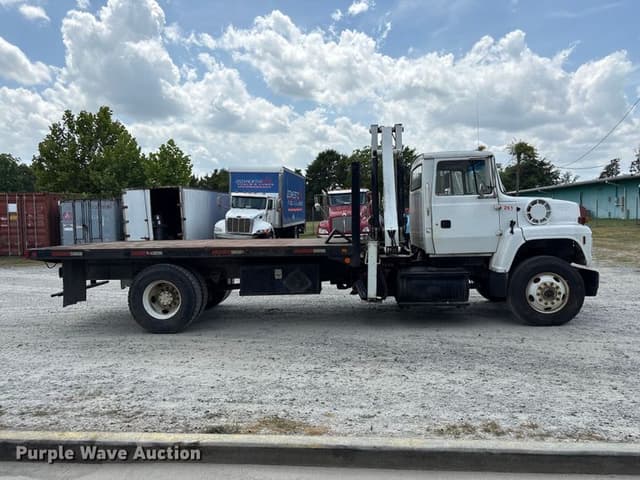 Image of Ford LN8000 equipment image 3