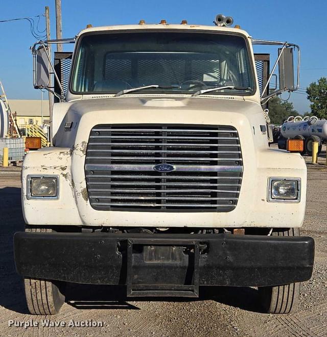 Image of Ford LN8000 equipment image 1
