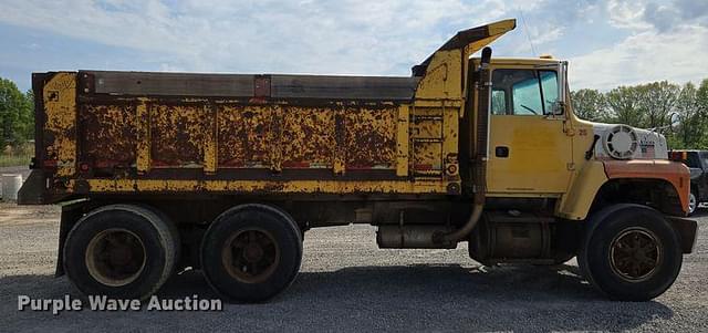 Image of Ford LNT8000 equipment image 3