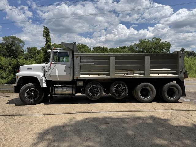 Image of Ford LT9000 equipment image 1