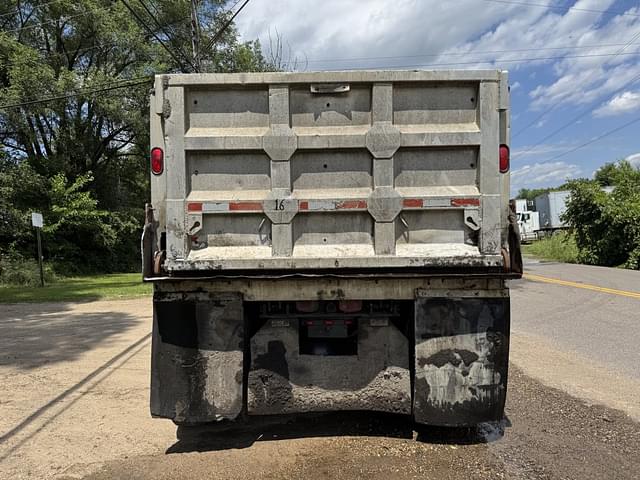 Image of Ford LT9000 equipment image 3