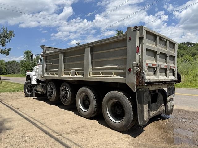 Image of Ford LT9000 equipment image 2