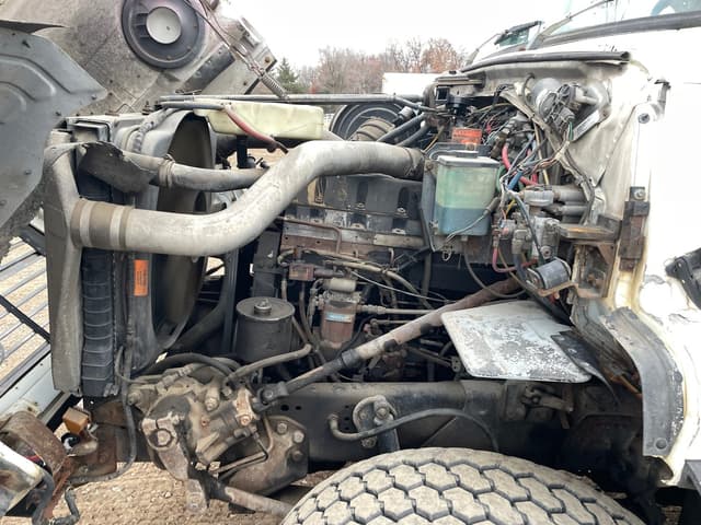 Image of Ford L9000 equipment image 4