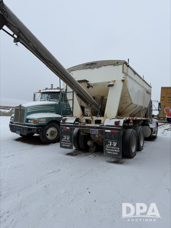 Image of Freightliner DS999 equipment image 3