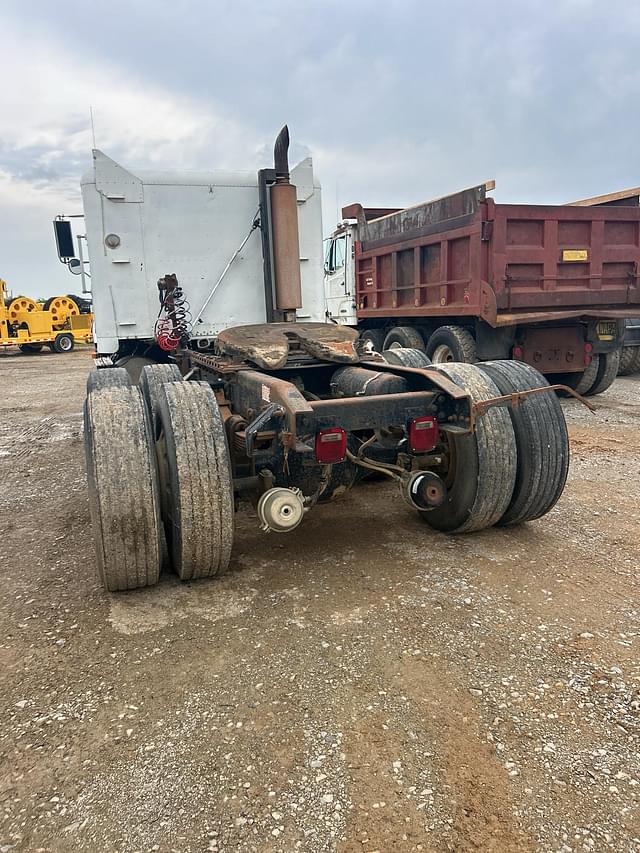 Image of Freightliner FD1 equipment image 2