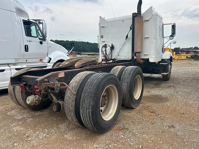 Image of Freightliner FD1 equipment image 3