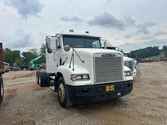 Image of Freightliner FD1 equipment image 4