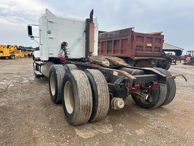 Image of Freightliner FD1 equipment image 1