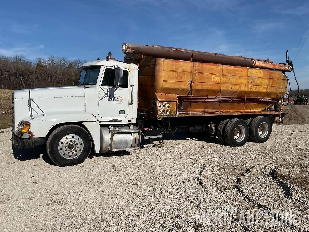 Image of Freightliner 3176 Primary image