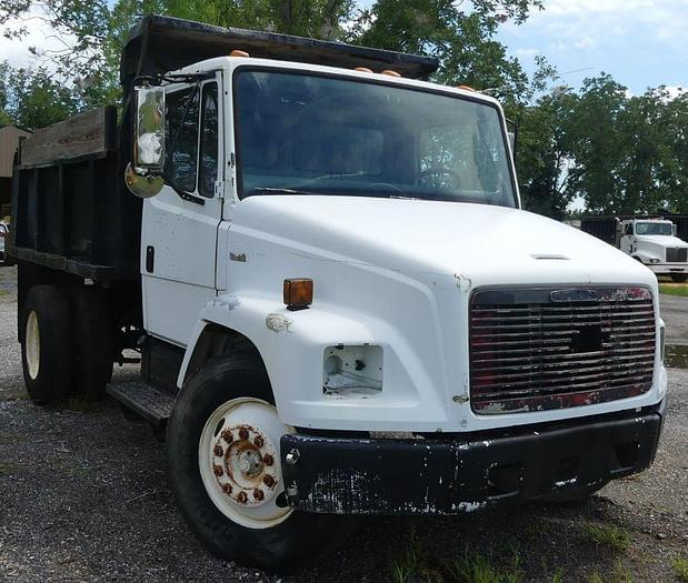 Image of Freightliner FL60 equipment image 3