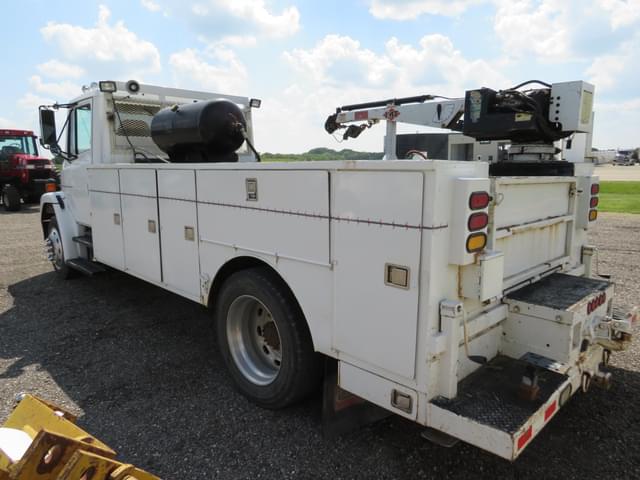 Image of Freightliner FL70 equipment image 3