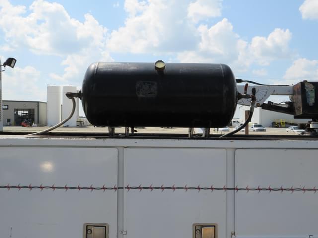 Image of Freightliner FL70 equipment image 2