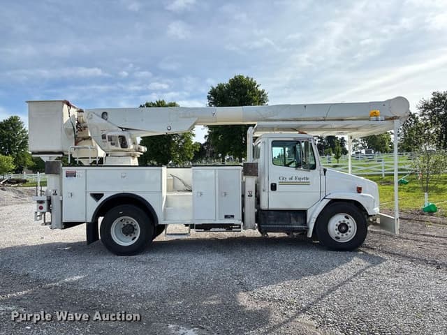 Image of Freightliner FL70 equipment image 3