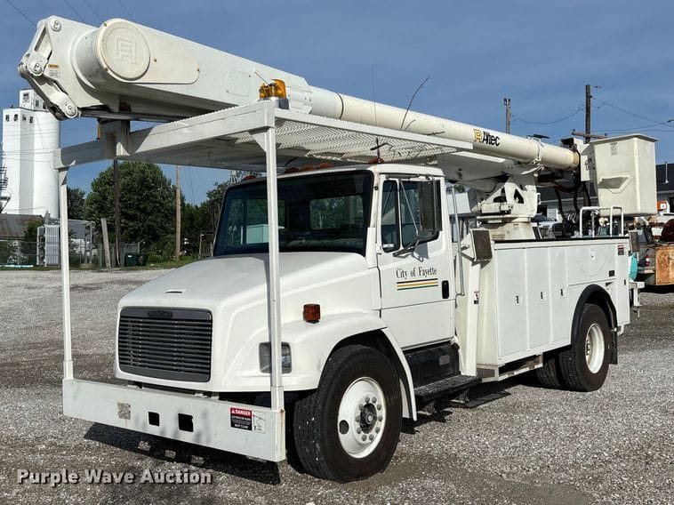 1993 Freightliner FL70 Equipment Image0