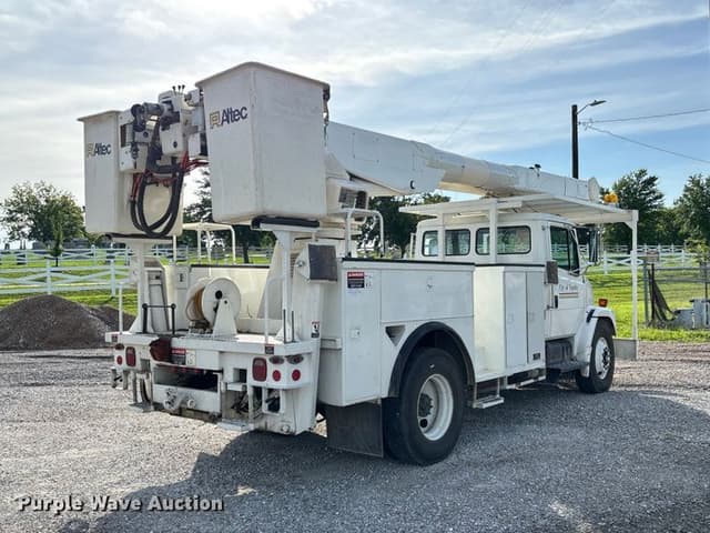 Image of Freightliner FL70 equipment image 4