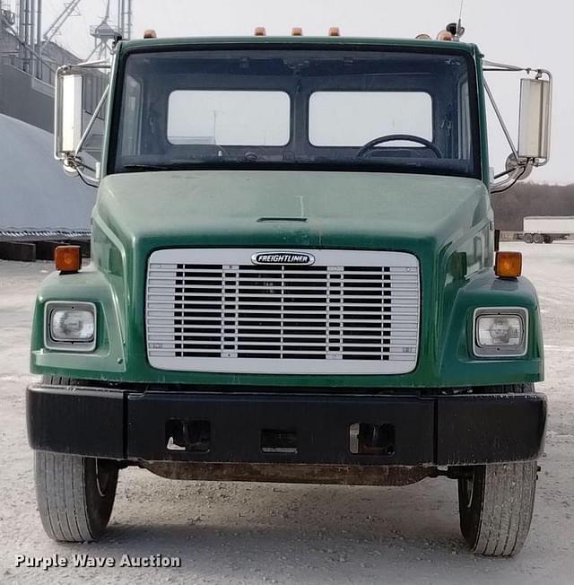 Image of Freightliner FL70 equipment image 1