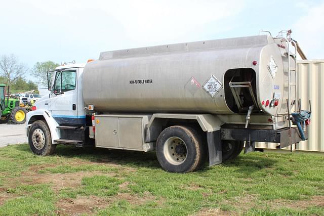 Image of Freightliner FL70 equipment image 2