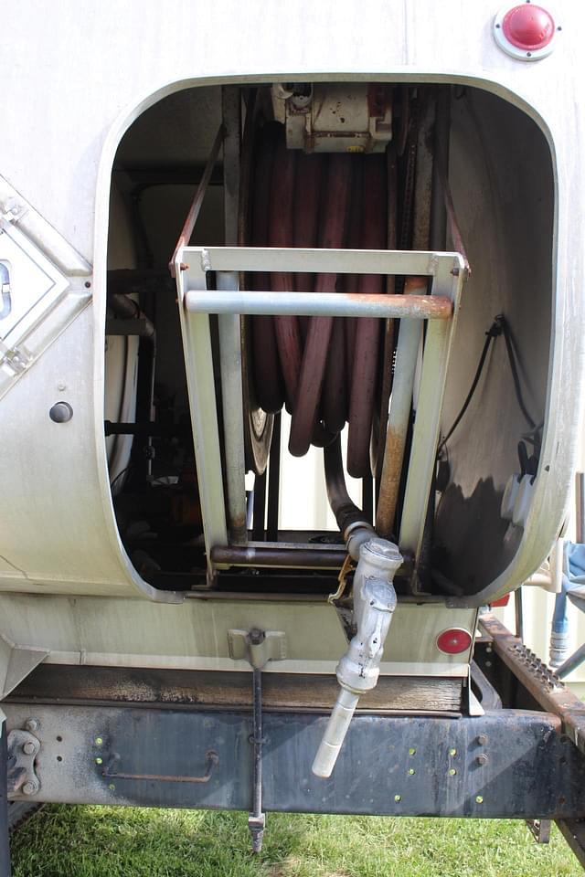 Image of Freightliner FL70 equipment image 3