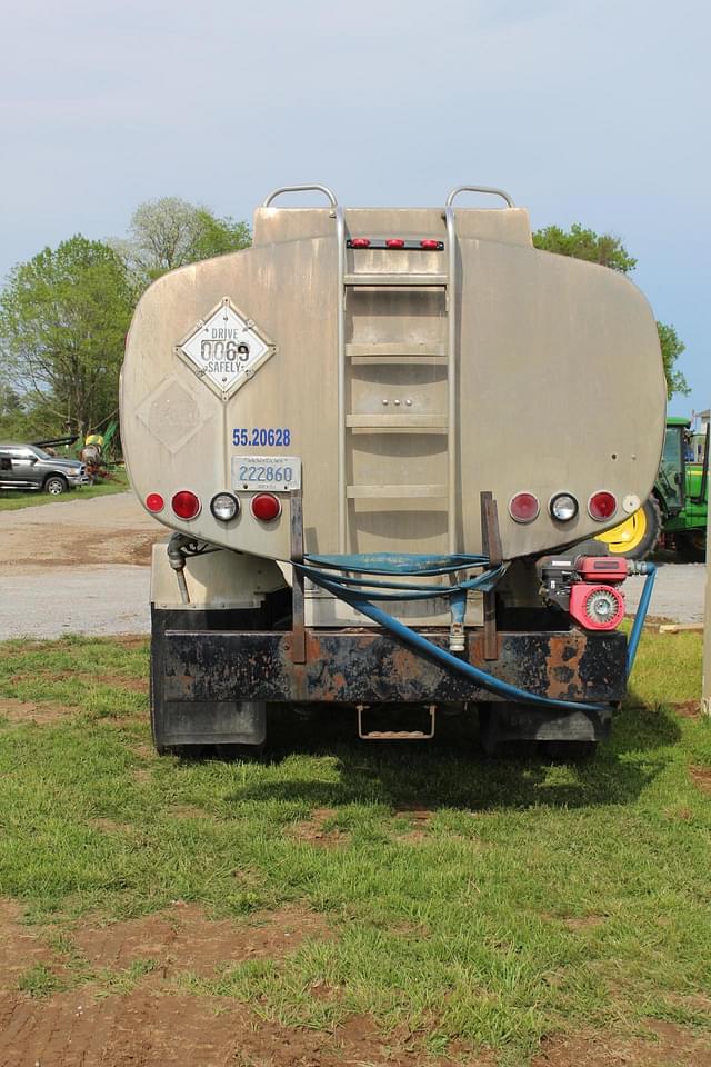 Image of Freightliner FL70 equipment image 4