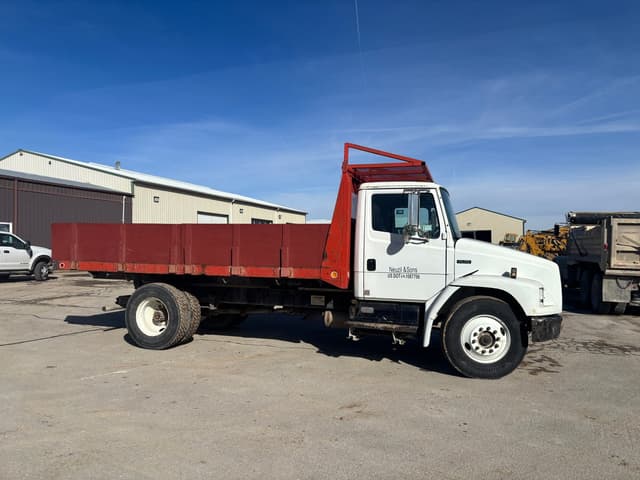 Image of Freightliner FL70 equipment image 4