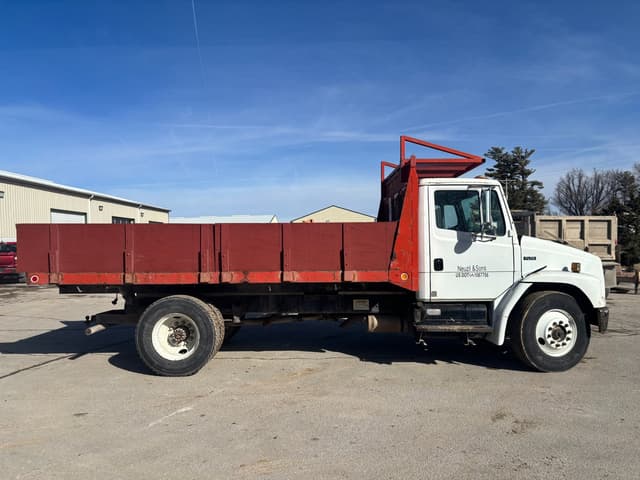 Image of Freightliner FL70 equipment image 3