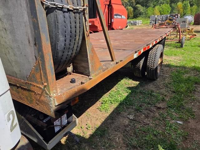 Image of Freightliner FL70 equipment image 3
