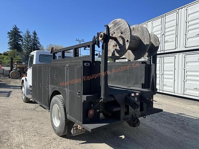 Image of Freightliner FL80 equipment image 3