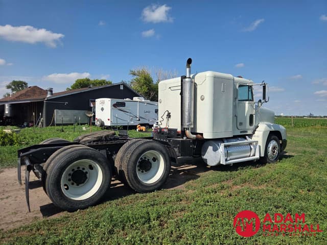 Image of Freightliner FLD120 equipment image 3