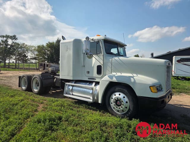 Image of Freightliner FLD120 equipment image 1