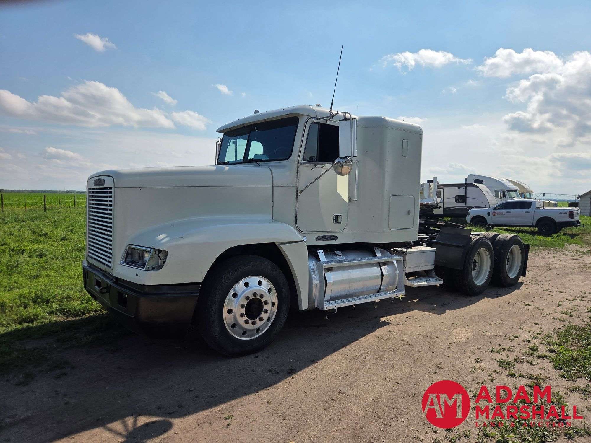 1993 Freightliner FLD120 Equipment Image0