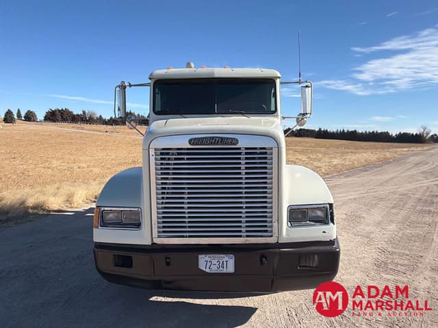 Image of Freightliner FLD120 equipment image 2