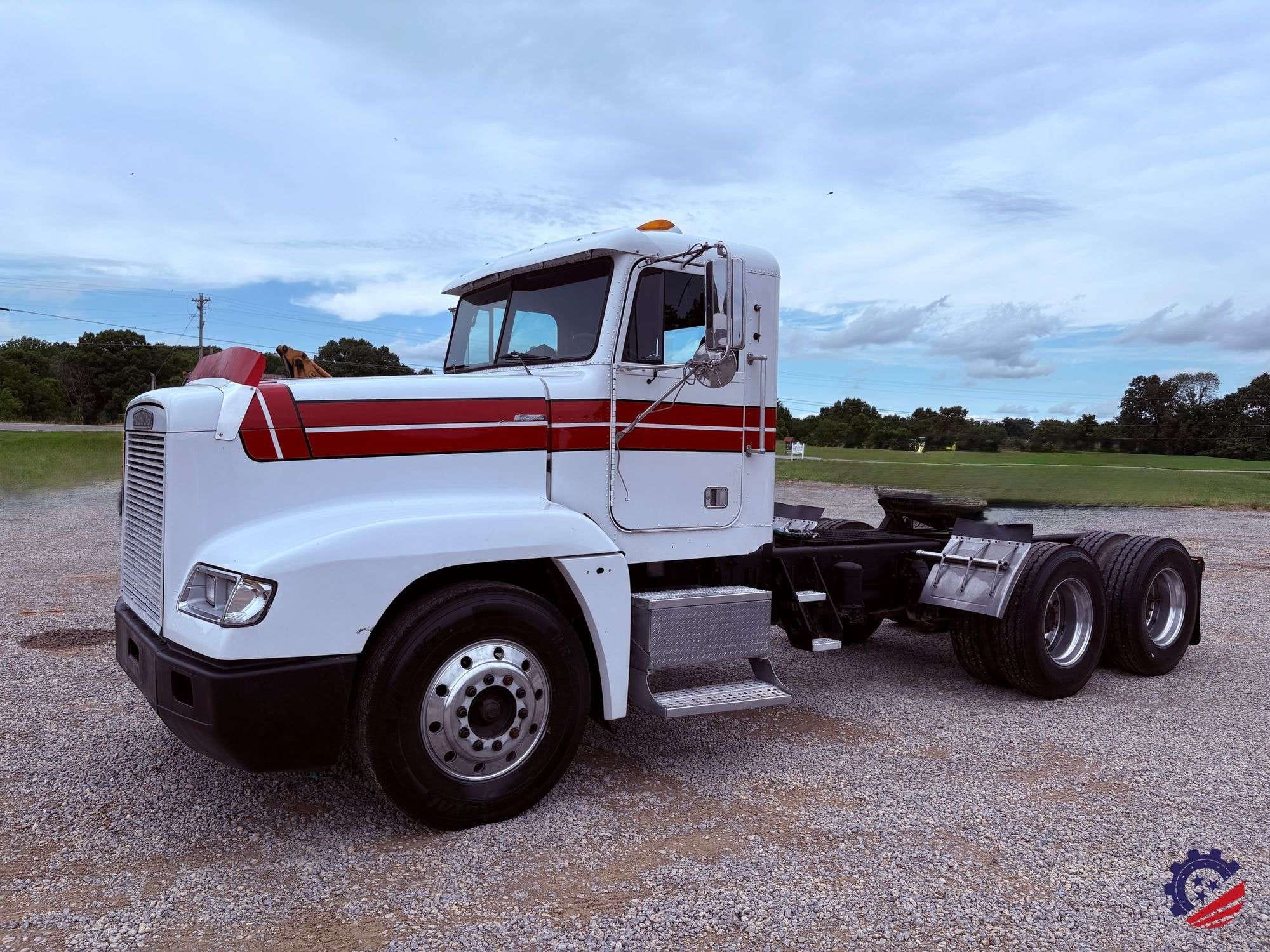 1993 Freightliner FLD120 Equipment Image0