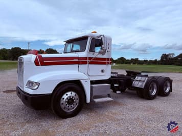 Main image Freightliner FLD120