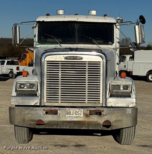 Image of Freightliner FLD equipment image 1