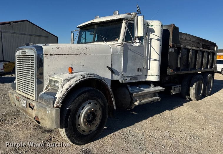 1993 Freightliner FLD Equipment Image0