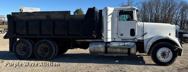 Image of Freightliner FLD equipment image 3